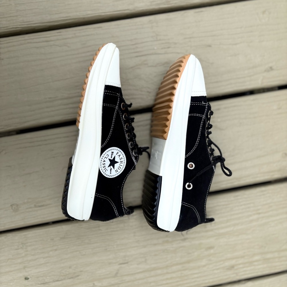 NWOT FASHION CLASSIC Big Girls Black and White Sneakers, Size: 4.5 big girls - Picture 4 of 8